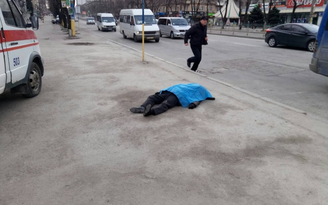 В центре возле В центре возле