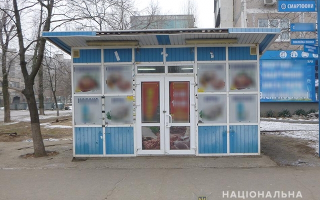 В Запорожской области продавец магазина и прохожий задержали грабителя с оружием (ФОТО, ВИДЕО) Фото № 2 В Запорожской области продавец магазина и прохожий задержали грабителя с оружием (ФОТО, ВИДЕО) Фото № 2