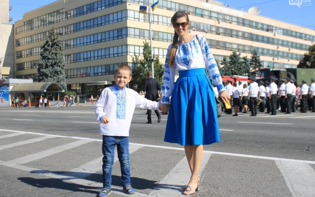 В сети опубликовали яркие фотоснимки известных запорожцев в вышиванках Фото № 10 В сети опубликовали яркие фотоснимки известных запорожцев в вышиванках Фото № 10