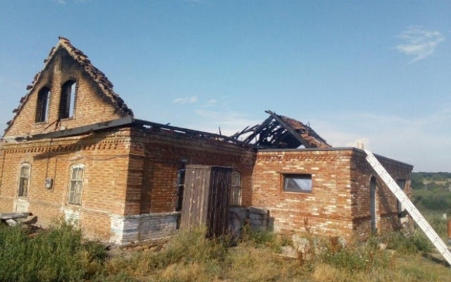 В Запорожской области шаровая молния чуть не уничтожила дом (ФОТО) Фото № 1 В Запорожской области шаровая молния чуть не уничтожила дом (ФОТО) Фото № 1