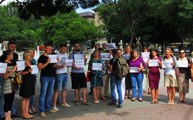 В Запорожье - митинг в поддержку Сенцова (ФОТО, ВИДЕО) Фото № 6 В Запорожье - митинг в поддержку Сенцова (ФОТО, ВИДЕО) Фото № 6