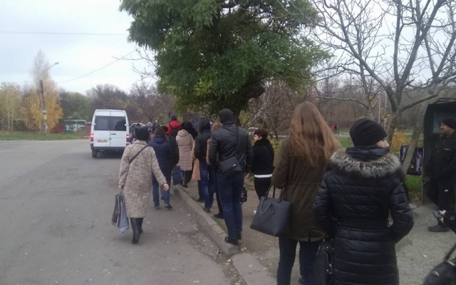 Пропустить на конечной две маршрутки, чтобы уехать стоя: Запорожцы возмущаются транспортом в городе (ФОТО) Фото № 0 Пропустить на конечной две маршрутки, чтобы уехать стоя: Запорожцы возмущаются транспортом в городе (ФОТО) Фото № 0