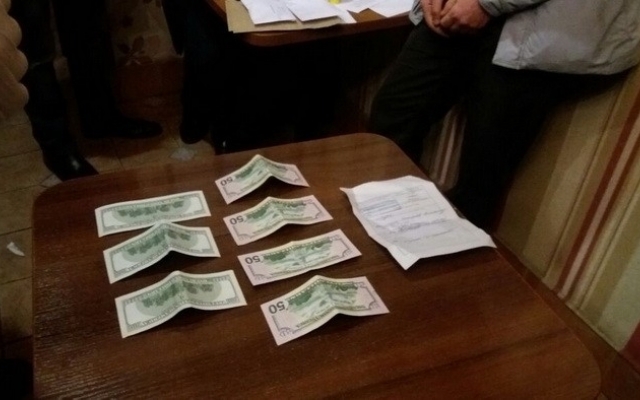 В Запорожье задержали таможенника-взяточника (ФОТО) Фото № 2 В Запорожье задержали таможенника-взяточника (ФОТО) Фото № 2