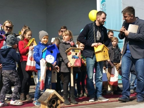Смотрите: в запорожской Дубовке прошел фестиваль скворечников Фото № 2 Смотрите: в запорожской Дубовке прошел фестиваль скворечников Фото № 2