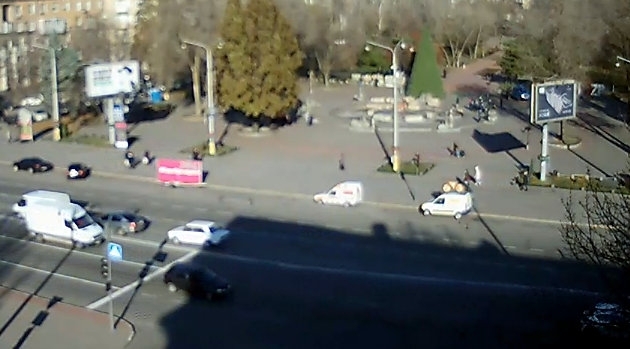 В центре Запорожья полным ходом идет установка новогодней елки (ФОТО) Фото № 0 В центре Запорожья полным ходом идет установка новогодней елки (ФОТО) Фото № 0