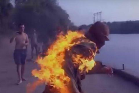 Появилось видео самоподжога ребенка Фото № 0 Появилось видео самоподжога ребенка Фото № 0