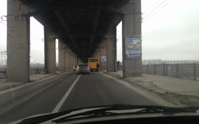 На запорожских мостах снова образовалась пробка Фото № 0 На запорожских мостах снова образовалась пробка Фото № 0