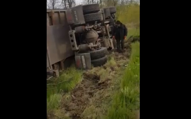 На запорожской трассе перевернулась многотонная фура (ВИДЕО) Фото № 0 На запорожской трассе перевернулась многотонная фура (ВИДЕО) Фото № 0