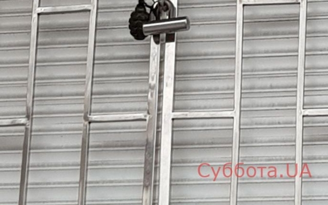 На дверном замке одного из магазинов Запорожья висела граната Фото № 0 На дверном замке одного из магазинов Запорожья висела граната Фото № 0