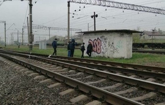 В Запорожье, увидев действия подростков, вызвали полицию (ФОТО) Фото № 1 В Запорожье, увидев действия подростков, вызвали полицию (ФОТО) Фото № 1