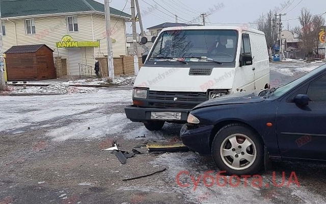 ДТП: Автомобиль занесло на скользкой дороге (ФОТО) Фото № 0 ДТП: Автомобиль занесло на скользкой дороге (ФОТО) Фото № 0