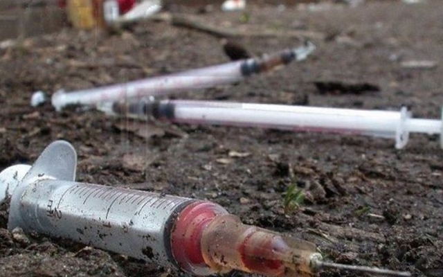 В Мелитополе на заднем дворе ДК «Октябрь» открыли наркопритон (ВИДЕО) Фото № 0 В Мелитополе на заднем дворе ДК «Октябрь» открыли наркопритон (ВИДЕО) Фото № 0