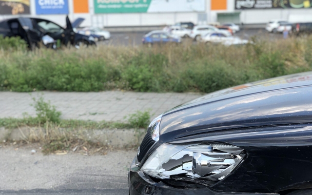 На запорожском курорте неадекватный автомобилист спровоцировал серьезное ДТП с машиной, где находился младенец (ФОТО) Фото № 1 На запорожском курорте неадекватный автомобилист спровоцировал серьезное ДТП с машиной, где находился младенец (ФОТО) Фото № 1