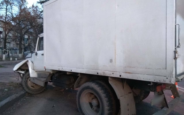 В Запорожье произошло массовое ДТП: Людей вырезали из авто (ФОТО) Фото № 2 В Запорожье произошло массовое ДТП: Людей вырезали из авто (ФОТО) Фото № 2