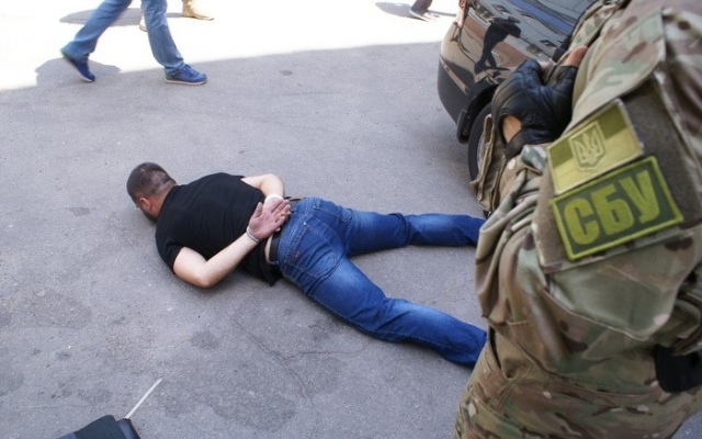 В сети опубликовали видео перестрелки и задержания в центре Запорожья Фото № 0 В сети опубликовали видео перестрелки и задержания в центре Запорожья Фото № 0