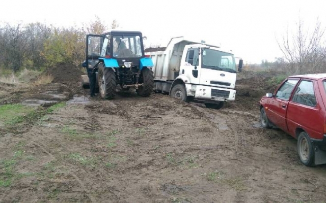 Под Запорожьем депутат «крышует» кражу общественного достояния (ФОТО, ВИДЕО) Фото № 1 Под Запорожьем депутат «крышует» кражу общественного достояния (ФОТО, ВИДЕО) Фото № 1