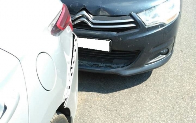 В Запорожье ДТП с участием автомобиля на российских номерах (ФОТО) Фото № 1 В Запорожье ДТП с участием автомобиля на российских номерах (ФОТО) Фото № 1