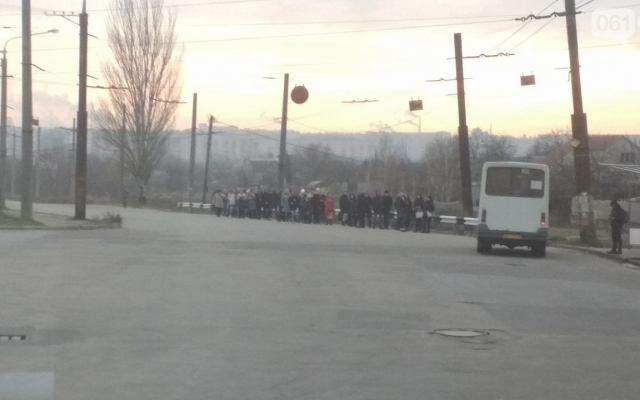 В Запорожье на час задержали выход на маршрут новых автобусов: Чиновники ждали журналистов TV5 (ФОТО) Фото № 3 В Запорожье на час задержали выход на маршрут новых автобусов: Чиновники ждали журналистов TV5 (ФОТО) Фото № 3