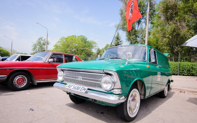 Смотрите: Запорожцы увидели десятки старых и любимых авто Фото № 4 Смотрите: Запорожцы увидели десятки старых и любимых авто Фото № 4