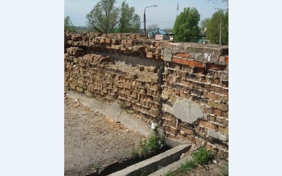 Запорожцы бьют тревогу: В городе разрушается наземный переход, куски летят на автомобили и городской транспорт (ФОТО) Фото № 2 Запорожцы бьют тревогу: В городе разрушается наземный переход, куски летят на автомобили и городской транспорт (ФОТО) Фото № 2