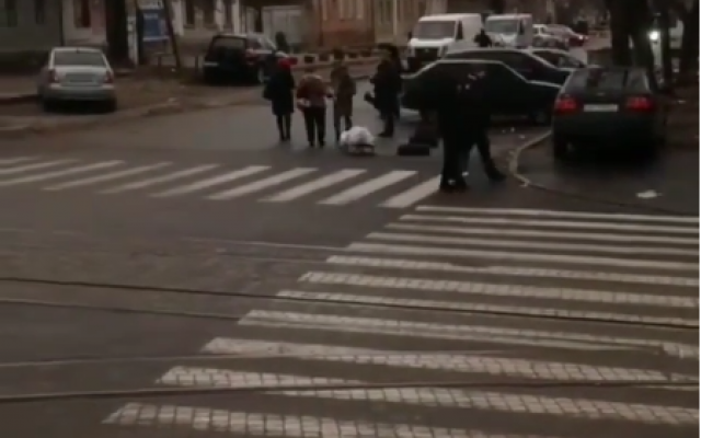 Снега нет, а запорожцы с санками ходят на улицу гулять (ФОТО) Фото № 1 Снега нет, а запорожцы с санками ходят на улицу гулять (ФОТО) Фото № 1