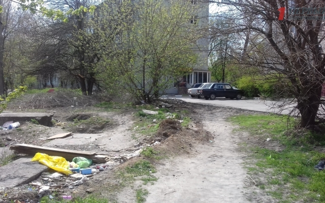 Жители Коммунарского района жалуются на свалку по соседству (ФОТО, ВИДЕО) Фото № 0 Жители Коммунарского района жалуются на свалку по соседству (ФОТО, ВИДЕО) Фото № 0