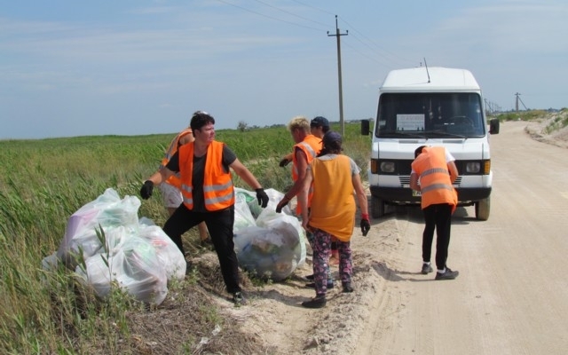 На запорожском курорте обнаружили горы мусора (ФОТО) Фото № 0 На запорожском курорте обнаружили горы мусора (ФОТО) Фото № 0