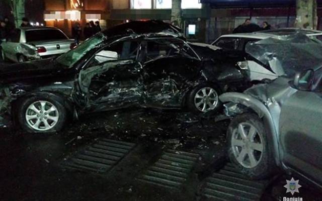 Стали известны подробности масштабного ДТП: Водитель в тяжелом состоянии (ФОТО) Фото № 1 Стали известны подробности масштабного ДТП: Водитель в тяжелом состоянии (ФОТО) Фото № 1