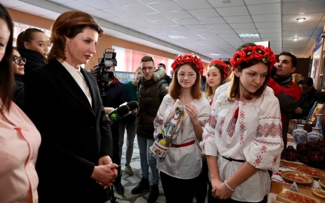 Посадила дерево: Марина Порошенко посетила Запорожскую область (ФОТОРЕПОРТАЖ) Фото № 3 Посадила дерево: Марина Порошенко посетила Запорожскую область (ФОТОРЕПОРТАЖ) Фото № 3