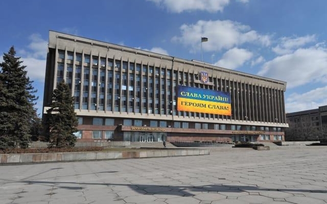 На фасаде ЗОГА появился огромный баннер (ФОТО) Фото № 0 На фасаде ЗОГА появился огромный баннер (ФОТО) Фото № 0