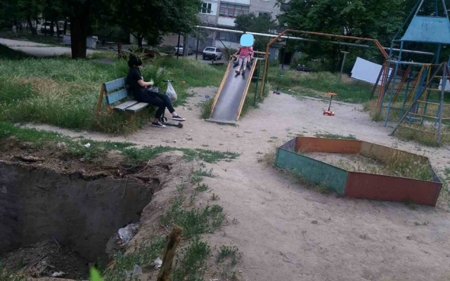 Детская площадка опасна для здоровья и жизни детей (ФОТО) Фото № 2 Детская площадка опасна для здоровья и жизни детей (ФОТО) Фото № 2