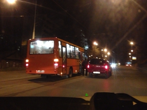 В центре Запорожья опять в аварию попала маршрутка Фото № 0 В центре Запорожья опять в аварию попала маршрутка Фото № 0