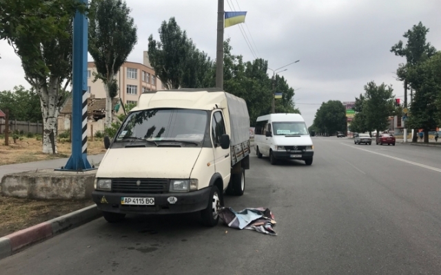 В Запорожской области предприниматель сутками охраняет свои билборды (ФОТО) Фото № 2 В Запорожской области предприниматель сутками охраняет свои билборды (ФОТО) Фото № 2
