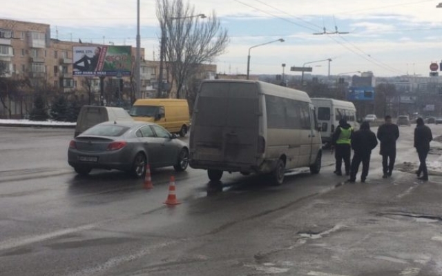 На Гагарина снова произошло ДТП с маршруткой (ФОТО) Фото № 2 На Гагарина снова произошло ДТП с маршруткой (ФОТО) Фото № 2
