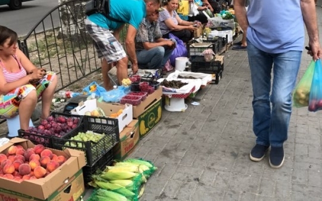 Запорожцы нашли на рынке «криминальный» товар (ФОТО) Фото № 3 Запорожцы нашли на рынке «криминальный» товар (ФОТО) Фото № 3
