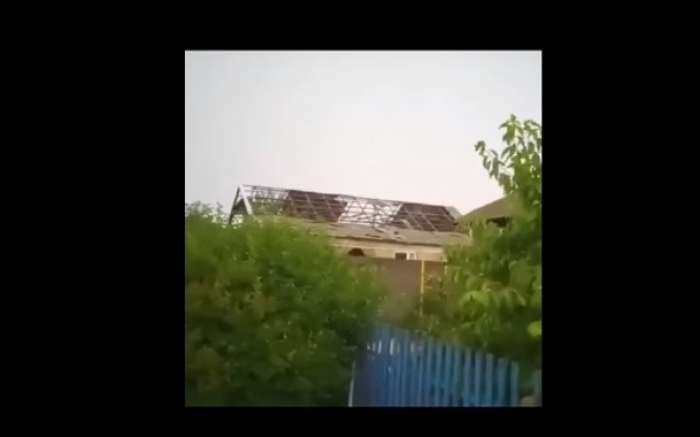 Под Запорожьем шквальный ветер: у домов снесло крыши (ВИДЕО) Фото № 0 Под Запорожьем шквальный ветер: у домов снесло крыши (ВИДЕО) Фото № 0