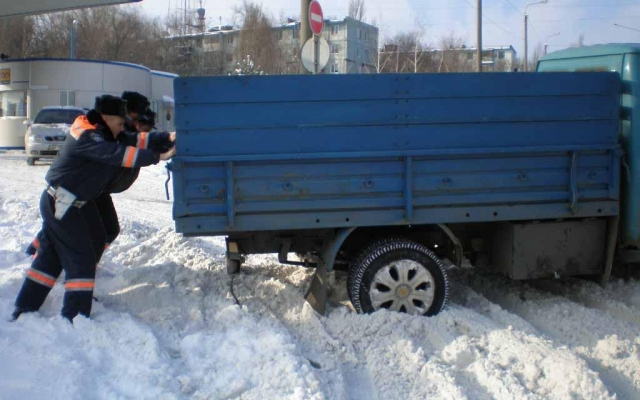 В Запорожской области 12 машин застряли в заносе Фото № 0 В Запорожской области 12 машин застряли в заносе Фото № 0