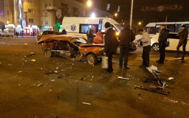 Появилось видео жуткого ДТП, в котором разорвало Появилось видео жуткого ДТП, в котором разорвало