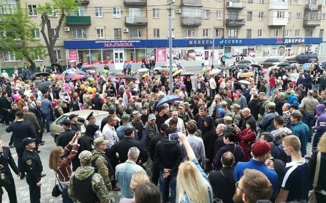 Нелегкий день в Мелитополе: Драки, потасовки и перепалки Фото № 4 Нелегкий день в Мелитополе: Драки, потасовки и перепалки Фото № 4