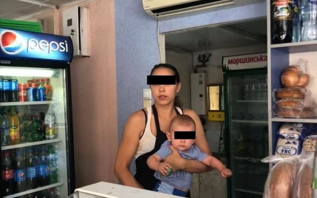 В Запорожье владельцы магазина избили ребенка, который клеил объявления Фото № 2 В Запорожье владельцы магазина избили ребенка, который клеил объявления Фото № 2