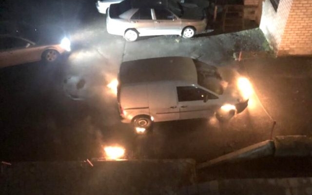 Во дворе многоэтажки сгорела иномарка (ВИДЕО) Фото № 0 Во дворе многоэтажки сгорела иномарка (ВИДЕО) Фото № 0
