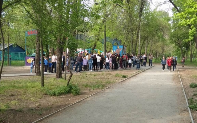 Жители Мелитополя штурмуют парк (ВИДЕО) Фото № 0 Жители Мелитополя штурмуют парк (ВИДЕО) Фото № 0