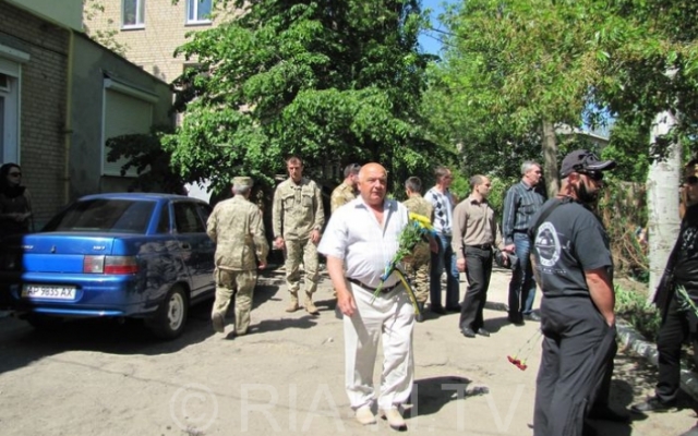 В Запорожской области прощались с погибшим в Авдеевке военным Фото № 1 В Запорожской области прощались с погибшим в Авдеевке военным Фото № 1