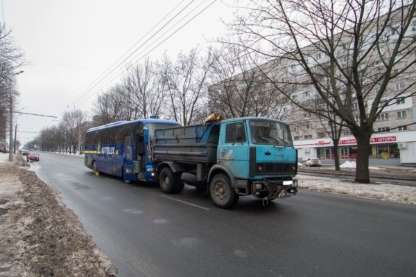 В ДТП попал рейсовый автобус из Запорожья - у него отказали тормоза (ФОТО) Фото № 2 В ДТП попал рейсовый автобус из Запорожья - у него отказали тормоза (ФОТО) Фото № 2