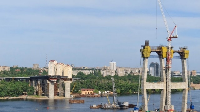 В Запорожье тонущий строительный кран спасала ГСЧС Фото № 0 В Запорожье тонущий строительный кран спасала ГСЧС Фото № 0