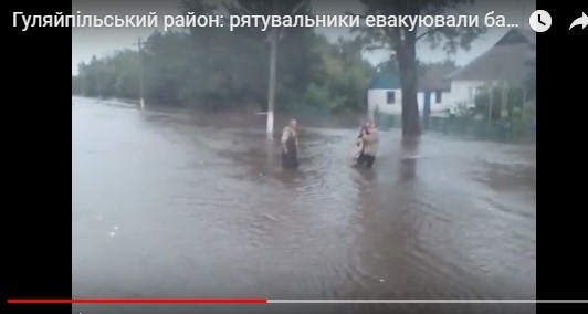 Из затопленного дома спасали старушку и ее 10-летнюю внучку (ВИДЕО) Фото № 0 Из затопленного дома спасали старушку и ее 10-летнюю внучку (ВИДЕО) Фото № 0