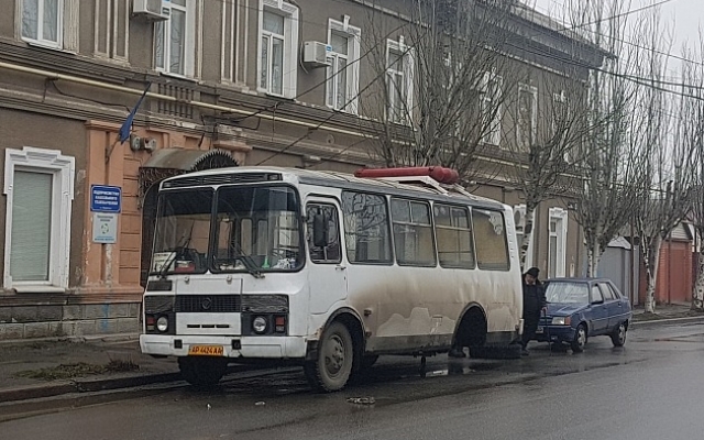 У маршрутки на ходу отвалилось колесо. Видеосюжет Фото № 2 У маршрутки на ходу отвалилось колесо. Видеосюжет Фото № 2