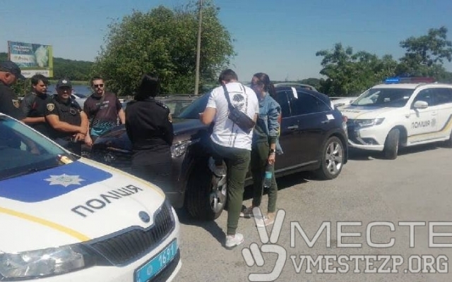 У известного блогера под Запорожьем отобрали машину (ФОТО) Фото № 0 У известного блогера под Запорожьем отобрали машину (ФОТО) Фото № 0