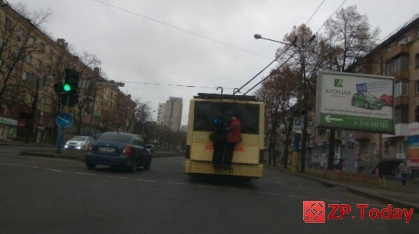 Странный, но действенный способ проехать Странный, но действенный способ проехать