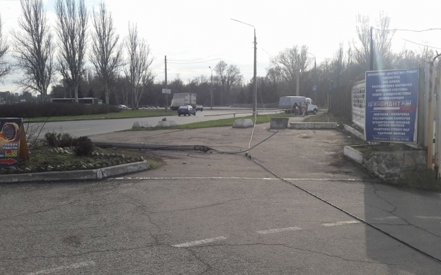 На Набережной - ДТП: Лафет снес столб (ФОТО) Фото № 0 На Набережной - ДТП: Лафет снес столб (ФОТО) Фото № 0